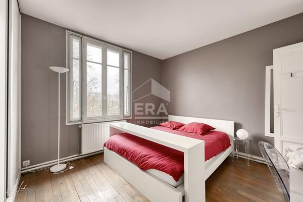 Sèvres Les Bruyères - Maison familiale avec six chambres, jardin et deux terrasses
