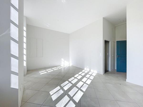 SECTEUR DOUTRE BEAU STUDIO NON MEUBLE - DIpsonible de suite