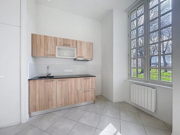 SECTEUR DOUTRE BEAU STUDIO NON MEUBLE - DIpsonible de suite