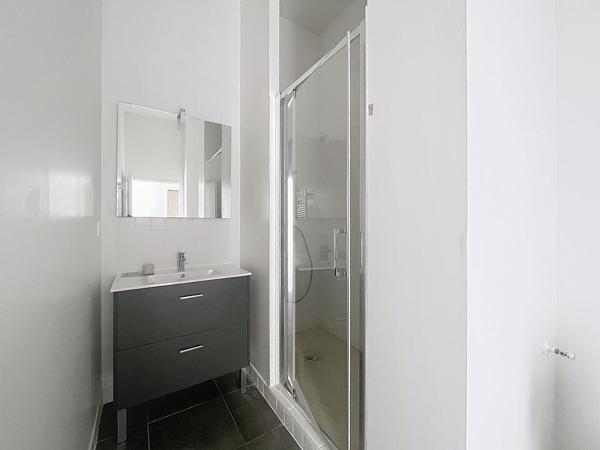 SECTEUR DOUTRE BEAU STUDIO NON MEUBLE - DIpsonible de suite