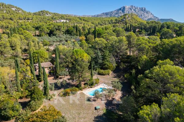 Bastide provençale au pied de la Sainte-Victoire