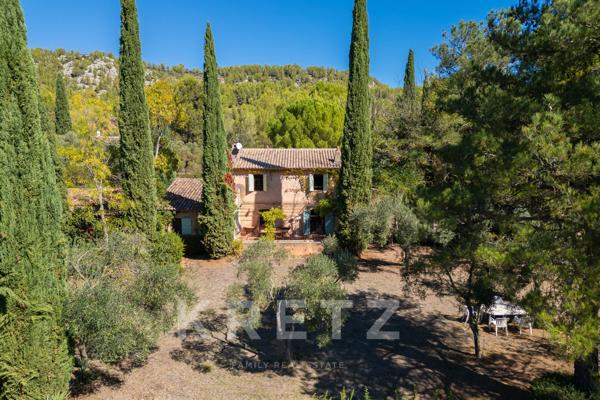 Bastide provençale au pied de la Sainte-Victoire