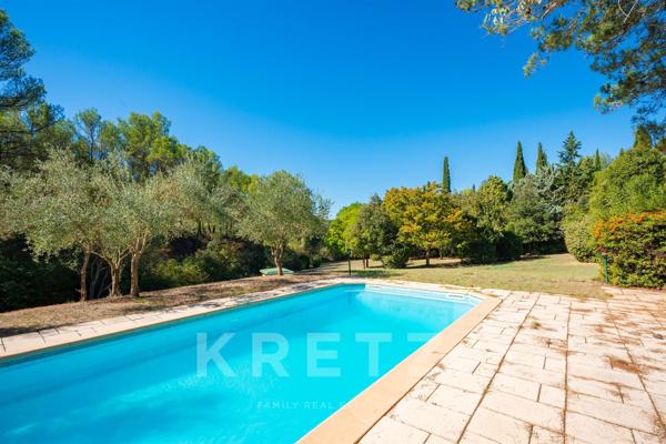 Bastide provençale au pied de la Sainte-Victoire