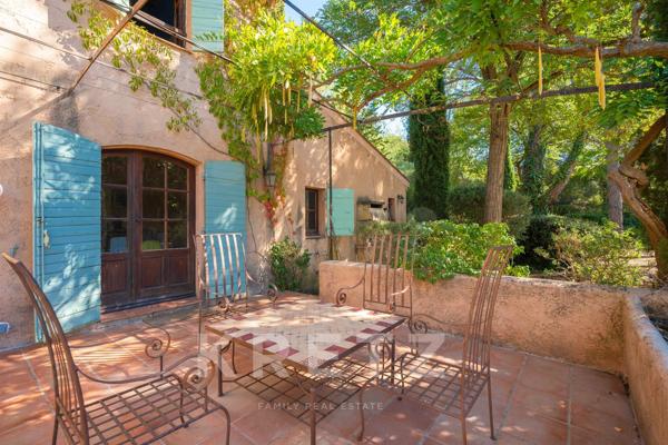 Bastide provençale au pied de la Sainte-Victoire