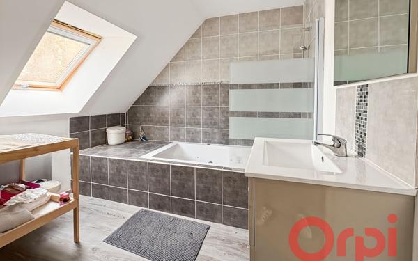 Maison à vendre    5 pièces • 108 m2 Saint-Amand-Montrond