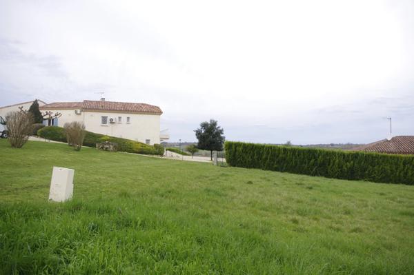 Dpt Gers (32), à vendre MONTREAL terrain à bâtir de 1068m² viabilisé