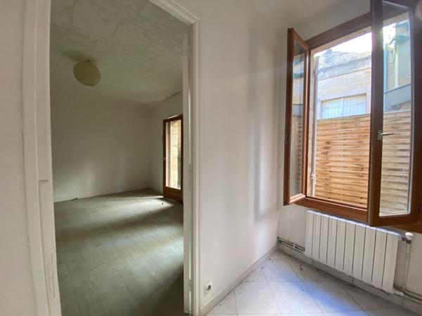 BORDEAUX JUDAIQUE - T1 d'environ 27 m2 à rénover