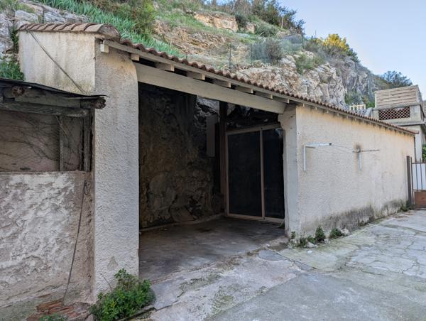 Septèmes-les-Vallons (13240) Maison de ville avec 2 appartements + local – Idéal famille ou projet mixte