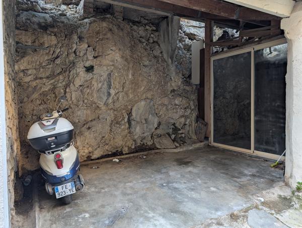 Septèmes-les-Vallons (13240) Maison de ville avec 2 appartements + local – Idéal famille ou projet mixte