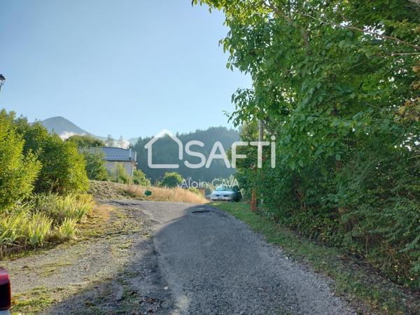 Appartement T2 de 43m² en rez de chaussée avec balcon, cave et petit jardin commun
