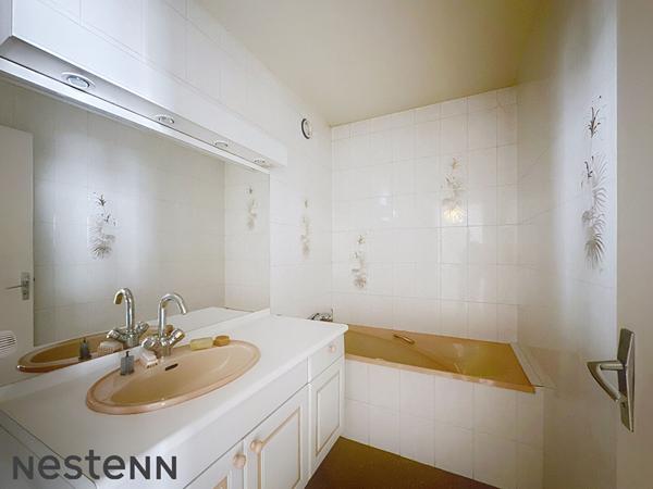 Appartement de Type 3 - 2 chambres - dernier étage avec balcon