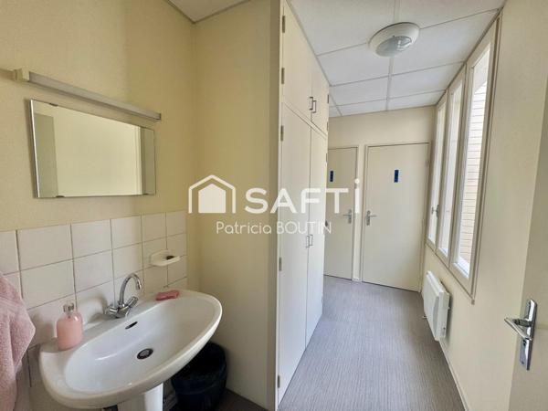 LOCAL PROFESSIONNEL – PLACE DE LA BRÈCHE, NIORT