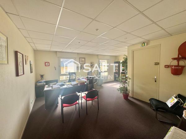 LOCAL PROFESSIONNEL – PLACE DE LA BRÈCHE, NIORT