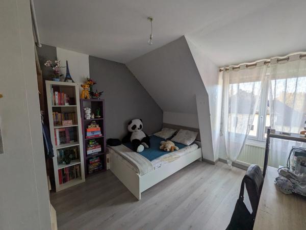 MELRAND GRANDE MAISON DE 180m² ENVIRON DE 8 PIÈCES PARCELLE DE 6320M² ENVIRON PISCINE ET GRAND GARAGE