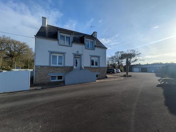 MELRAND GRANDE MAISON DE 180m² ENVIRON DE 8 PIÈCES PARCELLE DE 6320M² ENVIRON PISCINE ET GRAND GARAGE