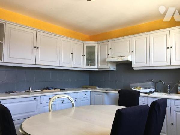 Pavillon individuel de 205m2 habitable et une surface au sol de 168.65m2

Pavillon sur sous s...