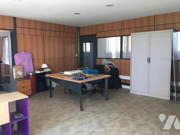 Pavillon individuel de 205m2 habitable et une surface au sol de 168.65m2

Pavillon sur sous s...