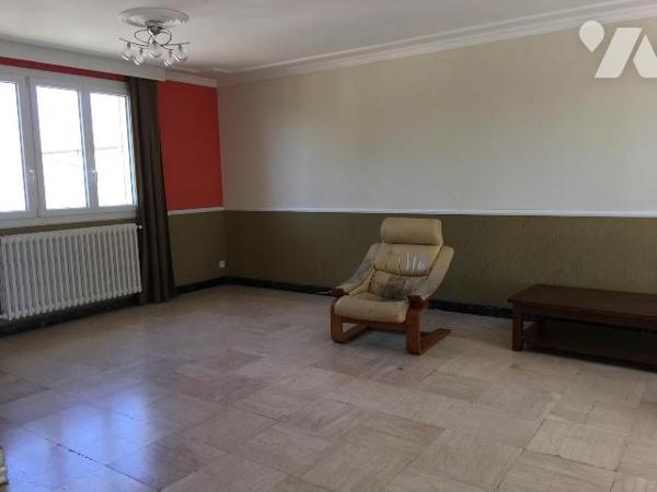 Pavillon individuel de 205m2 habitable et une surface au sol de 168.65m2

Pavillon sur sous s...