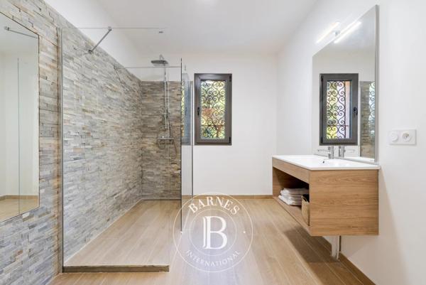Biot, Villa 6 Chambres -  376 m² à vendre