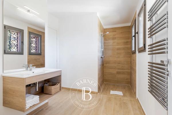 Biot, Villa 6 Chambres -  376 m² à vendre