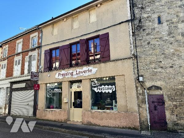 L'office notarial vous propose à la vente un IMMEUBLE avec fonds de PRESSING et APPARTEMENT.