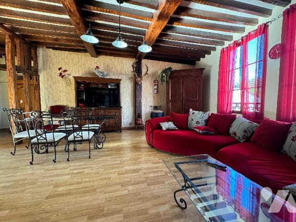 L'office notarial vous propose à la vente un IMMEUBLE avec fonds de PRESSING et APPARTEMENT.