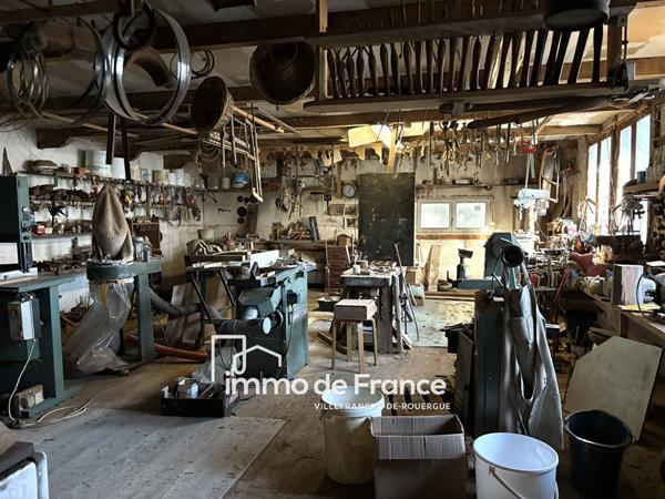 Pavillon plain-pied 173m²  avec atelier 55m² ,garage et terrain clos 3 234 m².