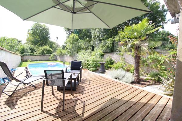 Maison de charme avec piscine et dépendance – Mortcerf