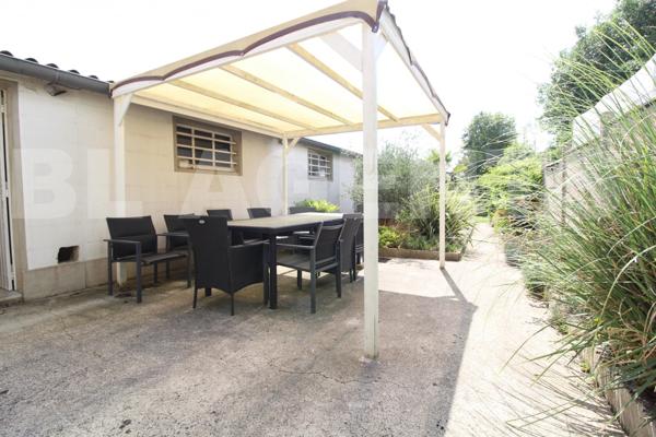 Maison de charme avec piscine et dépendance – Mortcerf