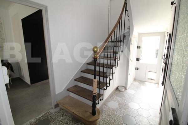 Maison de charme avec piscine et dépendance – Mortcerf