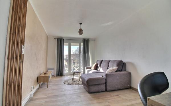Appartement à louer    2 pièces • 43 m2 Marseille 10