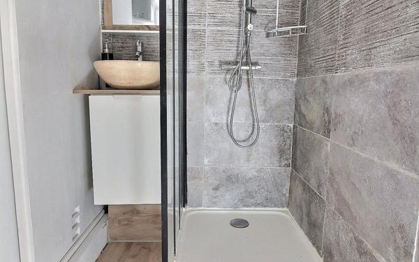 Appartement à louer    2 pièces • 43 m2 Marseille 10