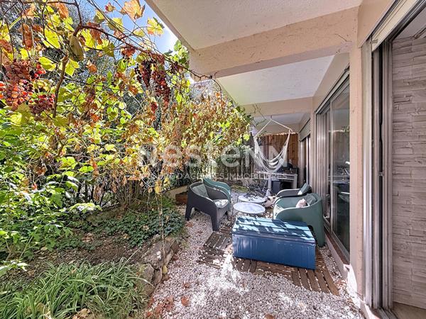 Appartement Rez-de-jardin avec double jardin- Grasse 4 pièce(s) 72 m2, Piscine, Gardien, Proche commerces et commodités