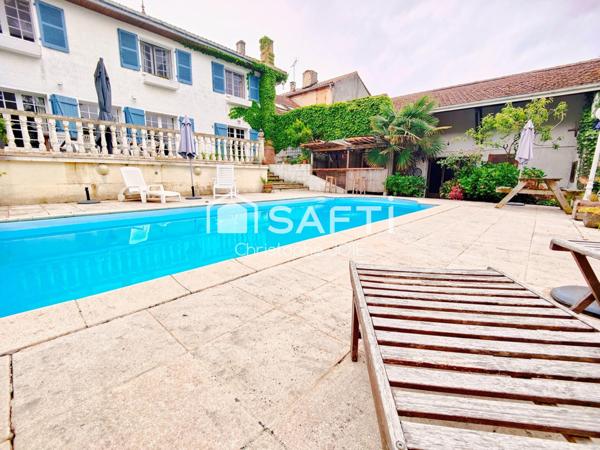 T8 rénové au calme, piscine, garage