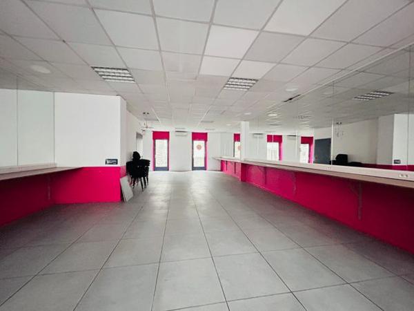 Location Local commercial 4 pièces 153 m² - 27 RUE MIRABEAU Toulon 83000