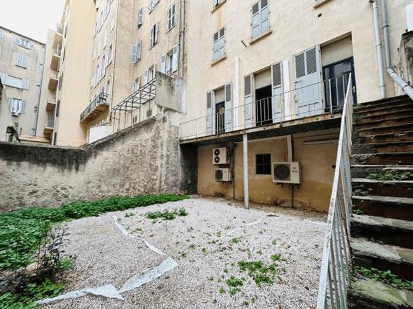 Location Local commercial 4 pièces 153 m² - 27 RUE MIRABEAU Toulon 83000