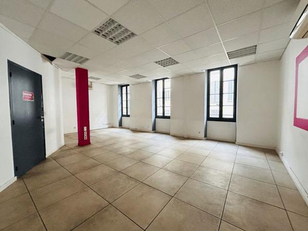 Location Local commercial 4 pièces 153 m² - 27 RUE MIRABEAU Toulon 83000