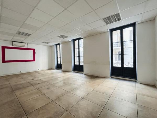 Location Local commercial 4 pièces 153 m² - 27 RUE MIRABEAU Toulon 83000