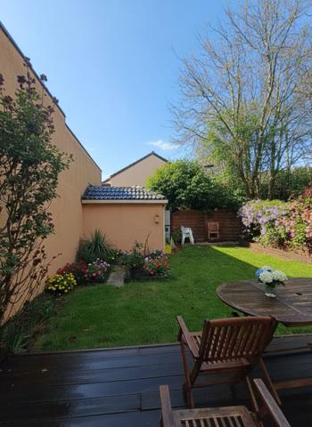 Grand F2 avec box et jardin