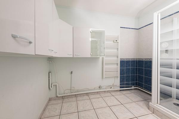 Spacieux deux pièces avec jardin et box