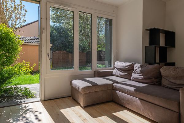 Spacieux deux pièces avec jardin et box