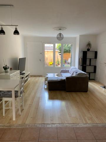 Grand F2 avec box et jardin