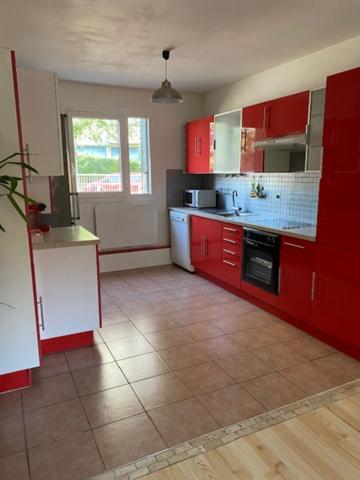 Grand F2 avec box et jardin