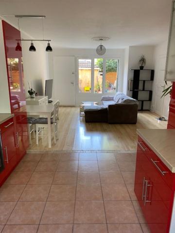 Grand F2 avec box et jardin