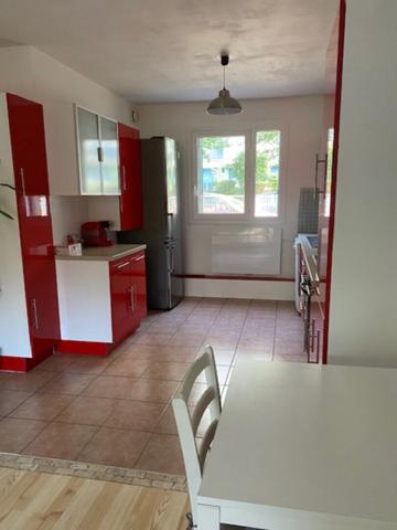 Grand F2 avec box et jardin