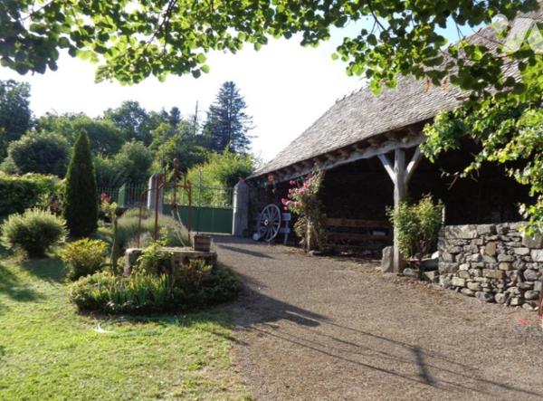 Belle Propriété en pierre avec ses deux tourelles