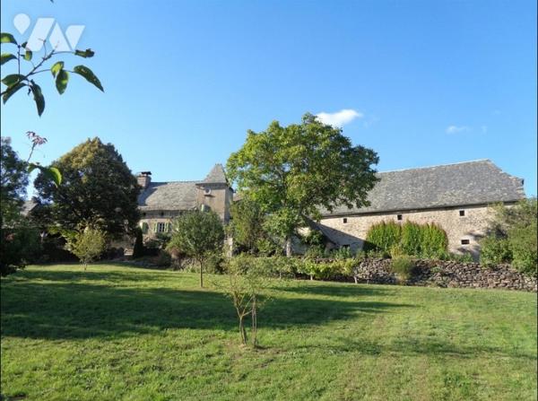 Belle Propriété en pierre avec ses deux tourelles