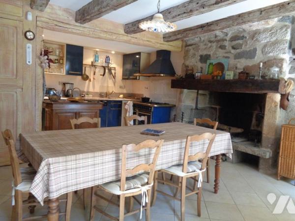 Belle Propriété en pierre avec ses deux tourelles