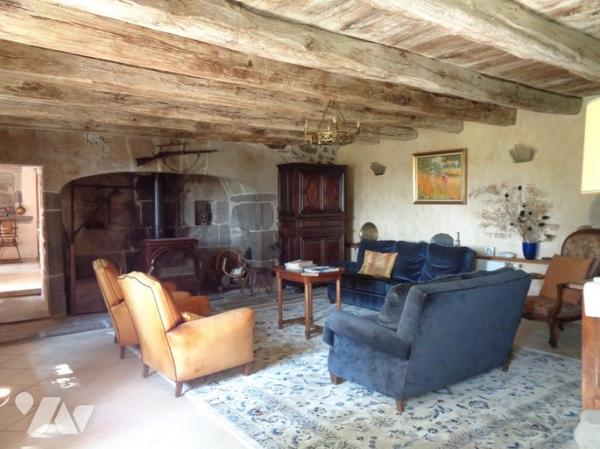 Belle Propriété en pierre avec ses deux tourelles