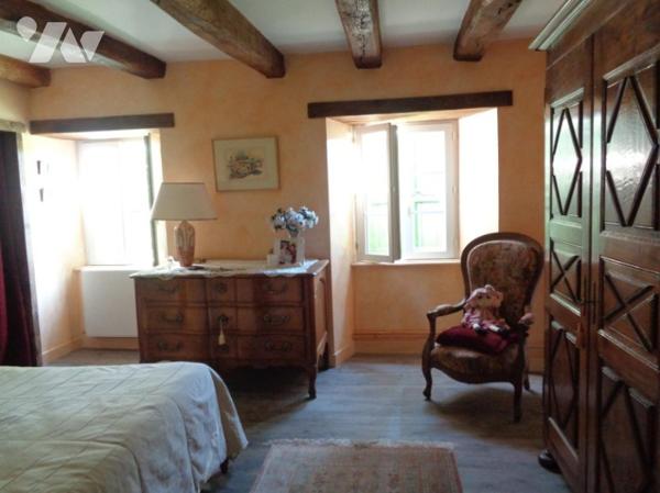 Belle Propriété en pierre avec ses deux tourelles